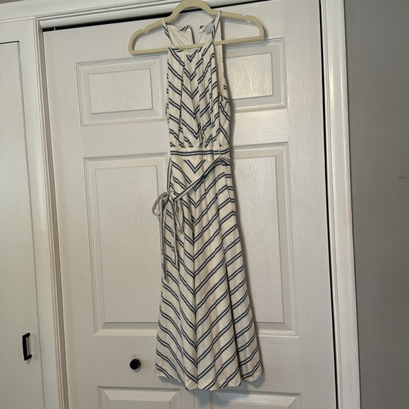 N e w  Y o r k  &  C o m p a n y • Chevron high neck midi sun dress - Picture 7 of 8